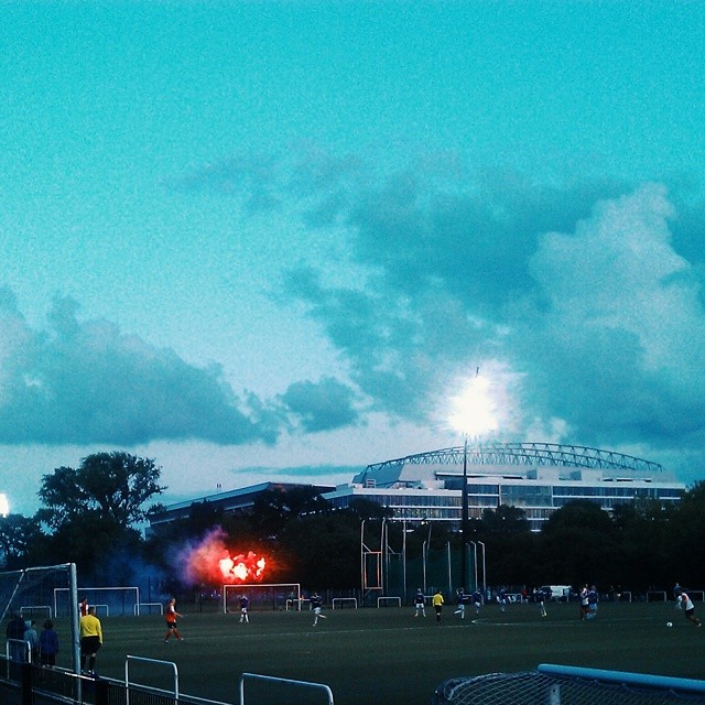 Wednesdays at Fallædparken: Football in the hobby league with fan support from the local ultràs